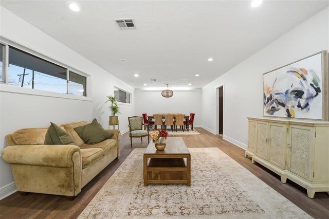 2200 Barbe Court, Lake Charles, LA 70601