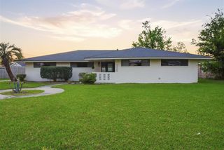 2200 Barbe Court, Lake Charles, LA 70601