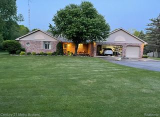 5464 N Seymour Road, Flushing Charter Township, MI 48433