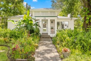 135 ARANDA STREET NE, St Petersburg, FL 33704