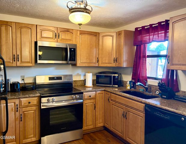 625 S Asbury Drive, Pigeon Forge, TN 37863