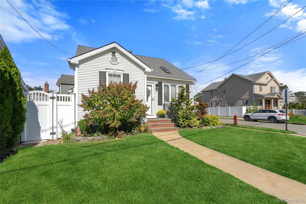 2365 Swenson Place, Bellmore, NY 11710 — photo 4