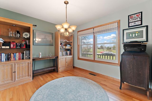 901 Bernie Court, Chesterton, IN 46304