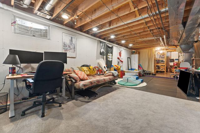 901 Bernie Court, Chesterton, IN 46304