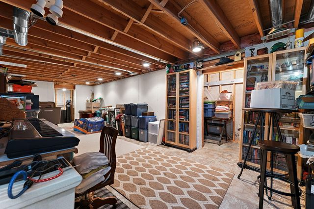 901 Bernie Court, Chesterton, IN 46304