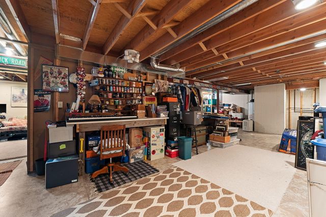 901 Bernie Court, Chesterton, IN 46304