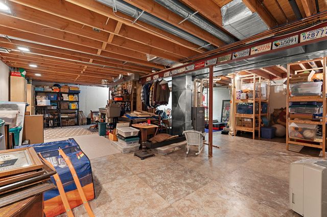 901 Bernie Court, Chesterton, IN 46304