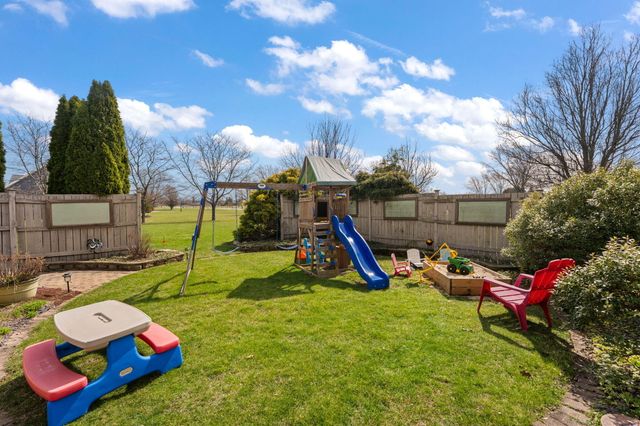 901 Bernie Court, Chesterton, IN 46304