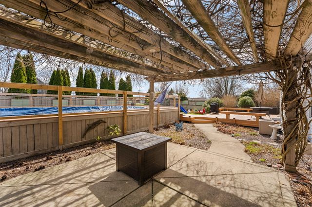 901 Bernie Court, Chesterton, IN 46304