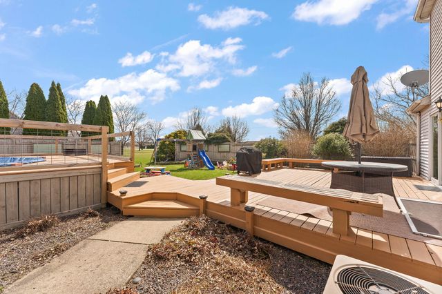 901 Bernie Court, Chesterton, IN 46304