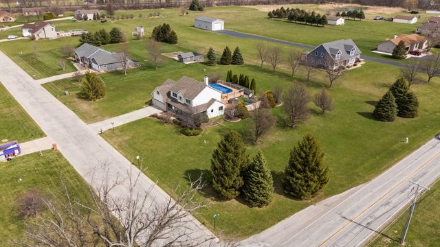 901 Bernie Court, Chesterton, IN 46304