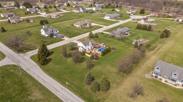 901 Bernie Court, Chesterton, IN 46304