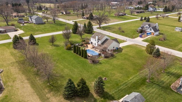 901 Bernie Court, Chesterton, IN 46304