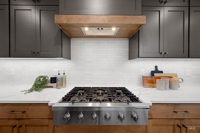 7205 N Firhill Pl, Eagle, ID 83616