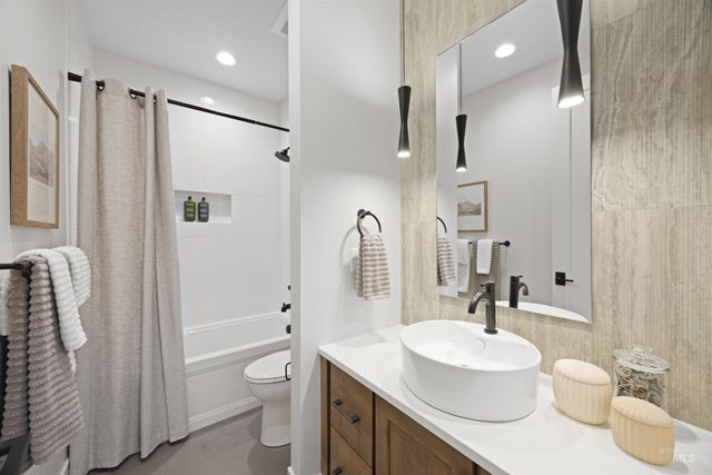 7205 N Firhill Pl, Eagle, ID 83616