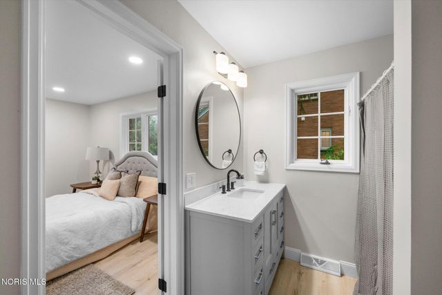 3986 W Bancroft Street, Ottawa Hills, OH 43606