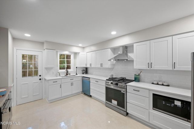 3986 W Bancroft Street, Ottawa Hills, OH 43606