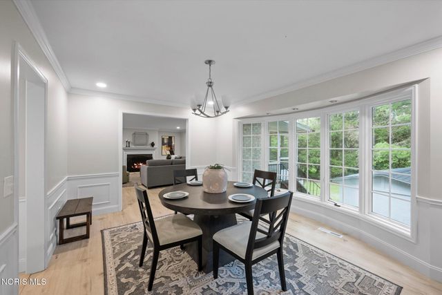 3986 W Bancroft Street, Ottawa Hills, OH 43606