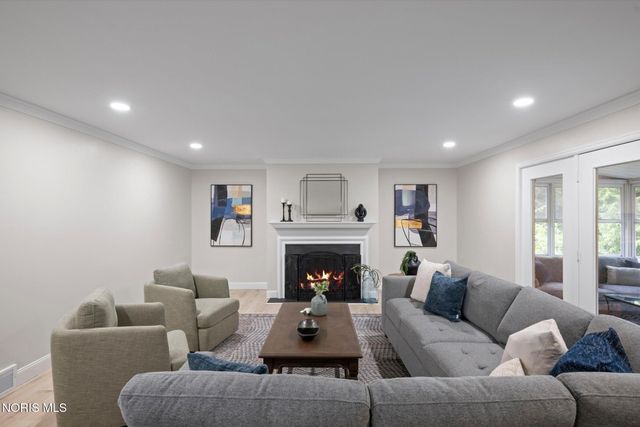 3986 W Bancroft Street, Ottawa Hills, OH 43606