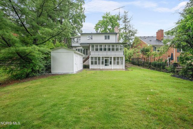 3986 W Bancroft Street, Ottawa Hills, OH 43606