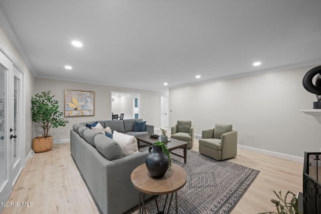 3986 W Bancroft Street, Ottawa Hills, OH 43606