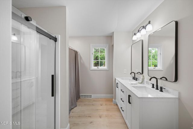 3986 W Bancroft Street, Ottawa Hills, OH 43606