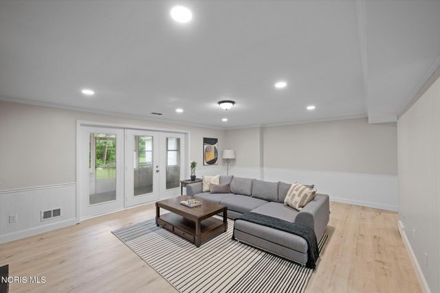 3986 W Bancroft Street, Ottawa Hills, OH 43606