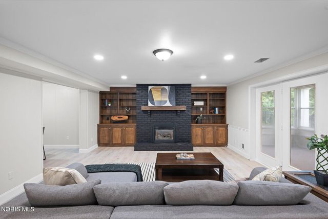 3986 W Bancroft Street, Ottawa Hills, OH 43606