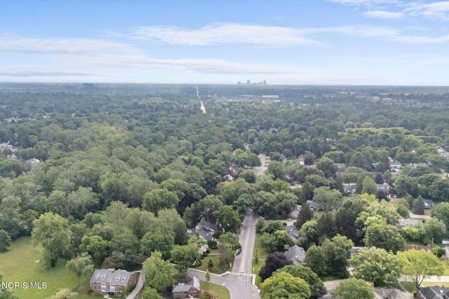 3986 W Bancroft Street, Ottawa Hills, OH 43606