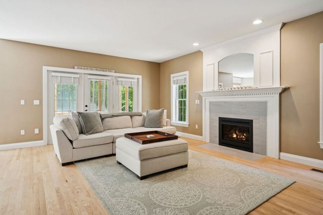 14 Whittier Drive, Bow, NH 03304