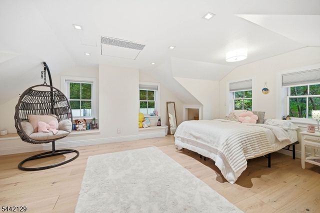 54 E Main St, Mendham Boro, NJ 07945