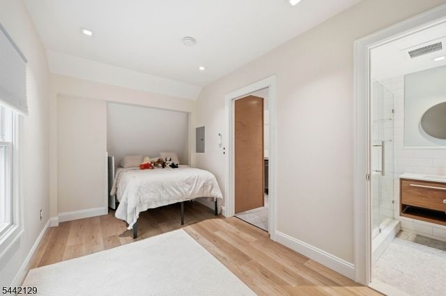 54 E Main St, Mendham Boro, NJ 07945