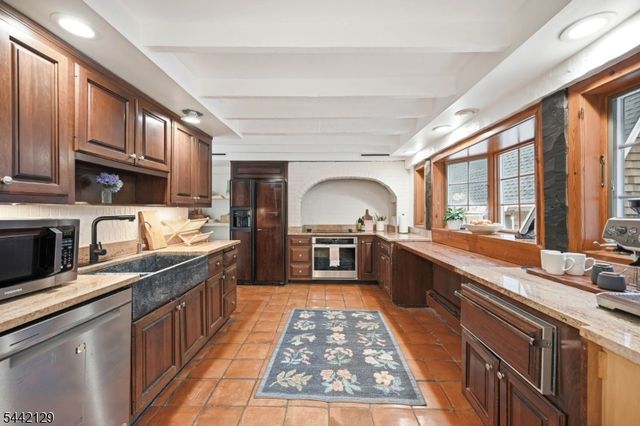 54 E Main St, Mendham Boro, NJ 07945