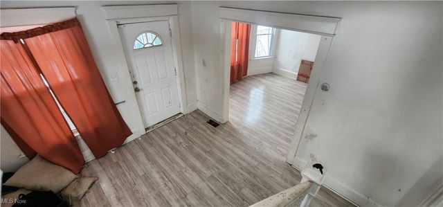 6639 Ovington, Cleveland, OH 44127