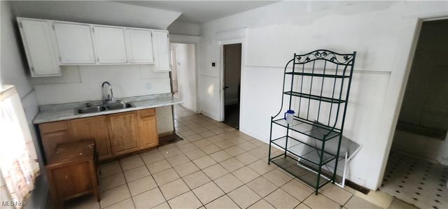 6639 Ovington, Cleveland, OH 44127