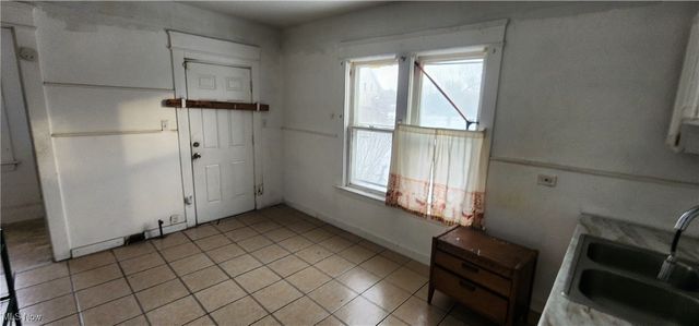 6639 Ovington, Cleveland, OH 44127