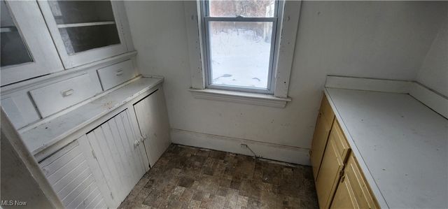 6639 Ovington, Cleveland, OH 44127