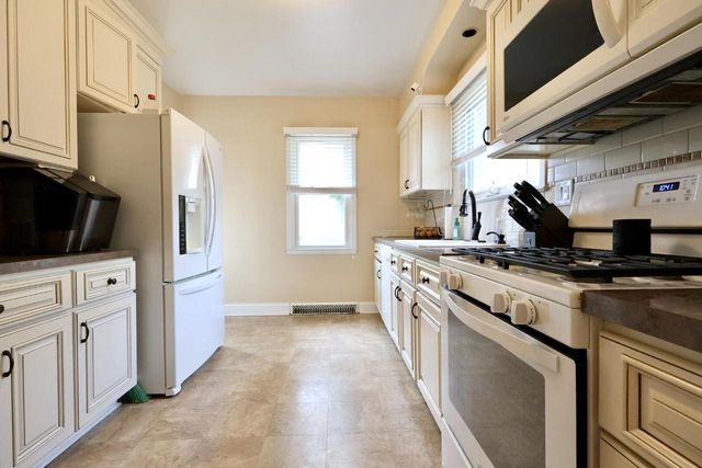 6309 40th AVENUE, Kenosha, WI 53142