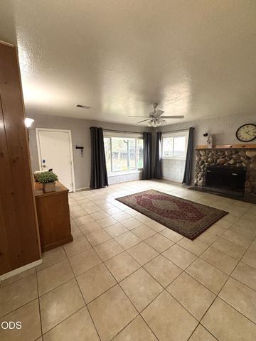 1029 NE Madrone Street, Grants Pass, OR 97526