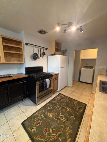 1029 NE Madrone Street, Grants Pass, OR 97526