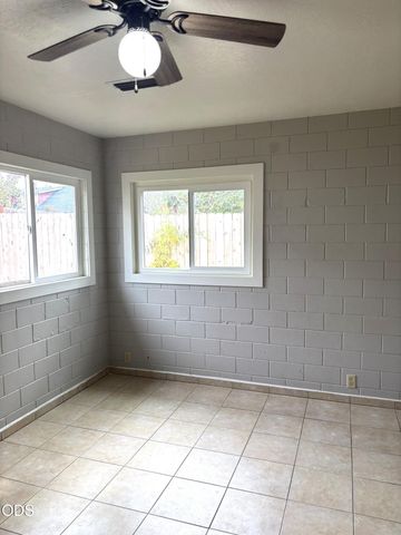1029 NE Madrone Street, Grants Pass, OR 97526