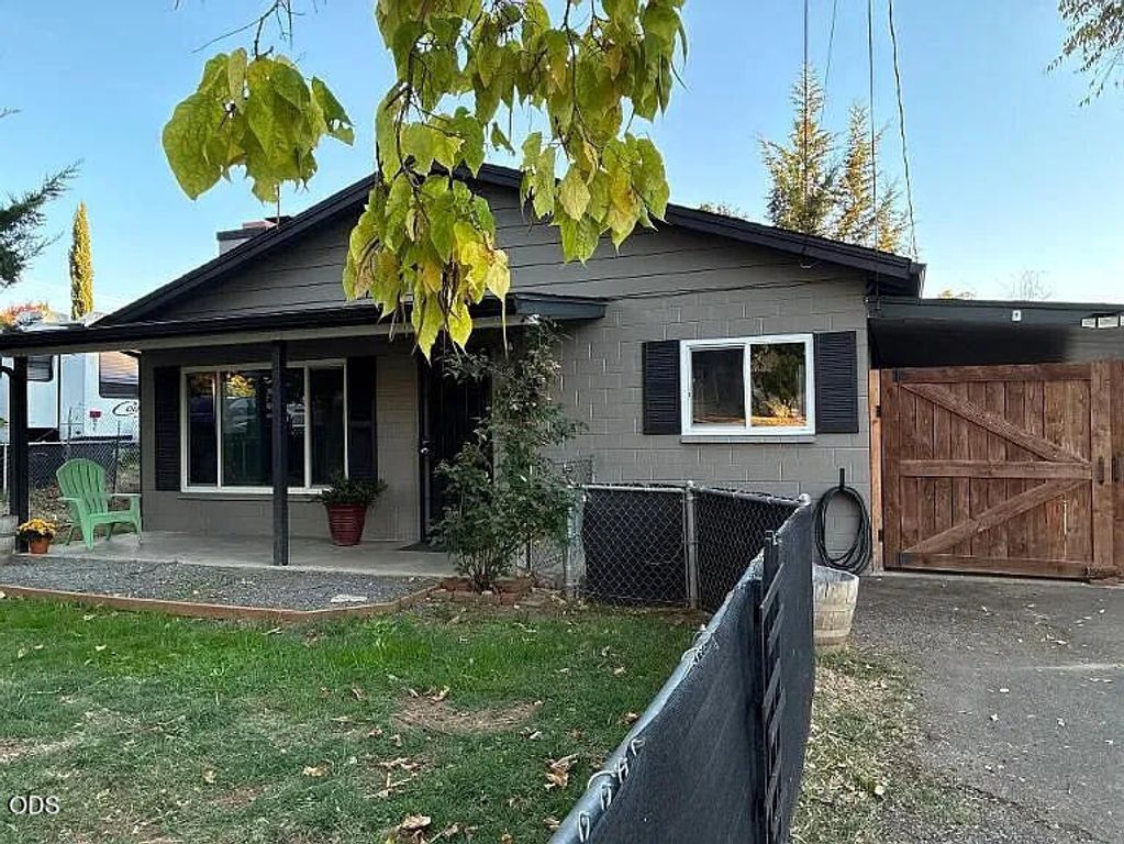 1029 NE Madrone Street, Grants Pass, OR 97526