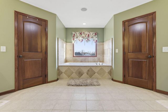 8921 Laurel Way, Pickerington, OH 43147