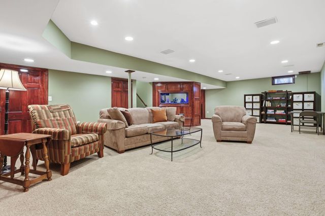 8921 Laurel Way, Pickerington, OH 43147