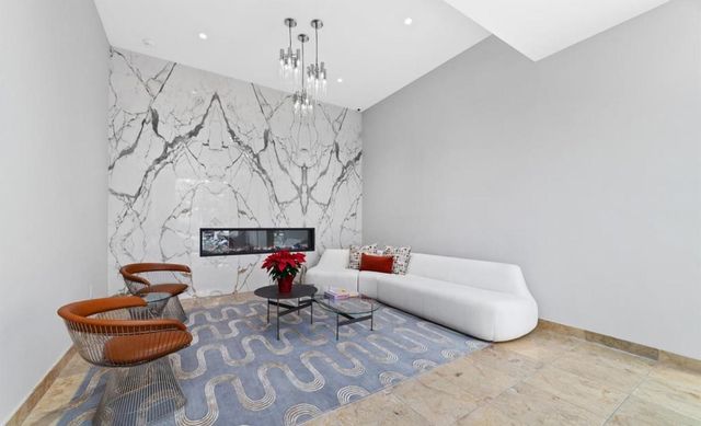 3333 Allen Pkwy 1506, Houston, TX 77019