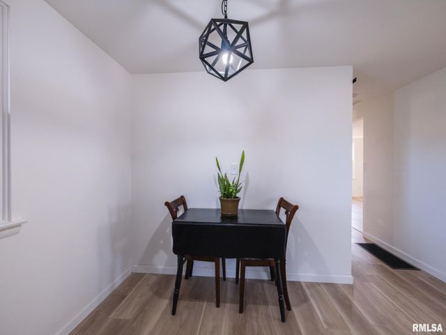 208 ELMHURST Avenue, Washington, IL 61570