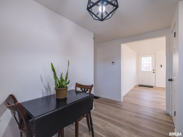 208 ELMHURST Avenue, Washington, IL 61570