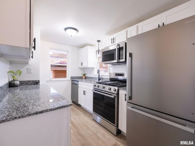 208 ELMHURST Avenue, Washington, IL 61570