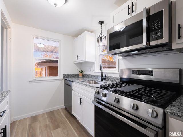 208 ELMHURST Avenue, Washington, IL 61570