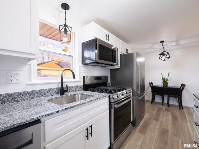 208 ELMHURST Avenue, Washington, IL 61570